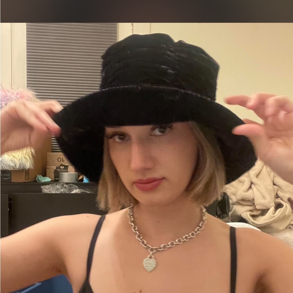 American Vintage Black Velvet Hat